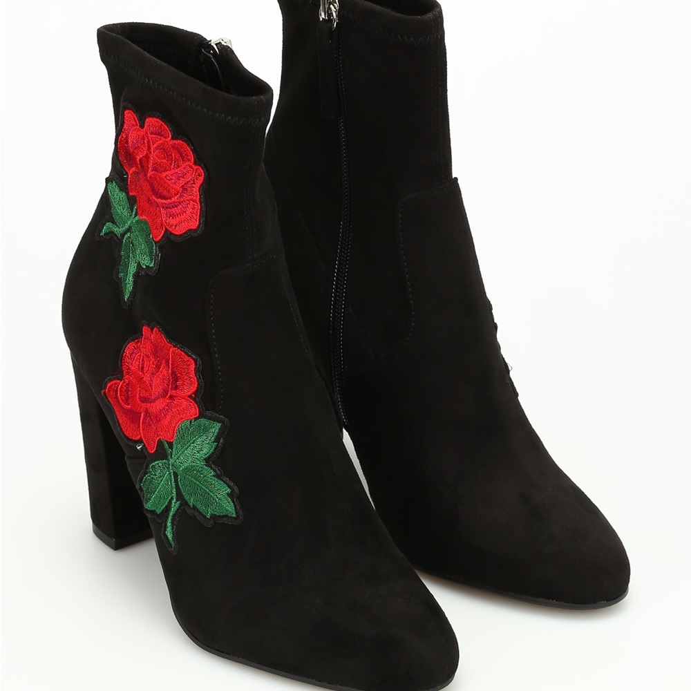 Suede heeled boots with roses